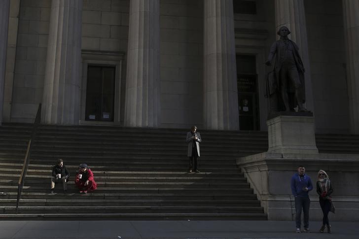 © Reuters.  U.S. stocks higher at close of trade; Dow Jones Industrial Average up 0.57%