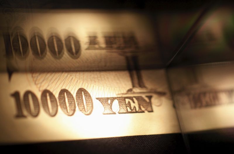 © Reuters.  Yen weaker in early Asia