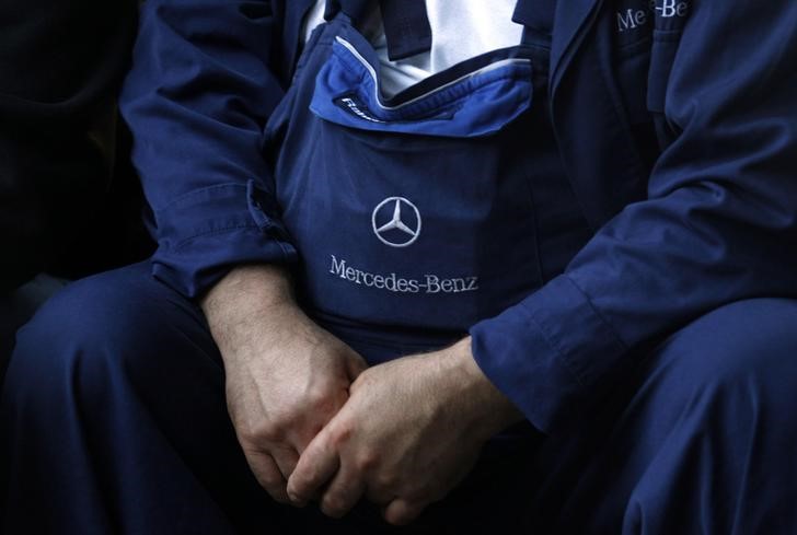© Reuters.  Mercedes reviews vans model portfolio as diesel debate hammers sales