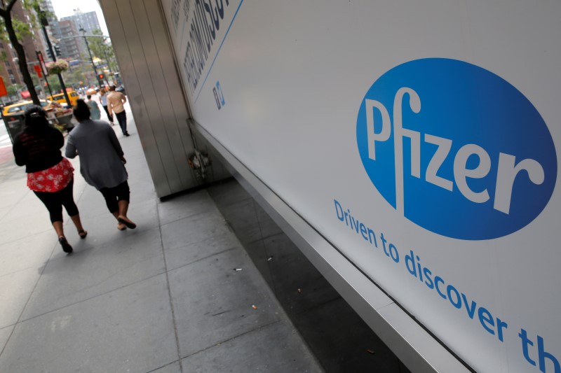 © Reuters. Pfizer Stock Falls 3%