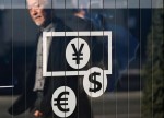 Forex: Dollar Flat as Weaker Jobs Report Should Keep Fed Sidelined