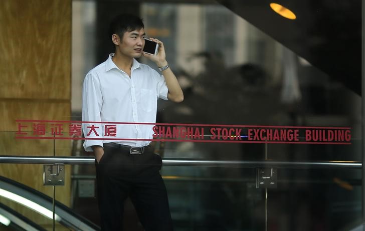 © Reuters. Chinese Stocks Plunge in Worst End to Lunar Year on Record