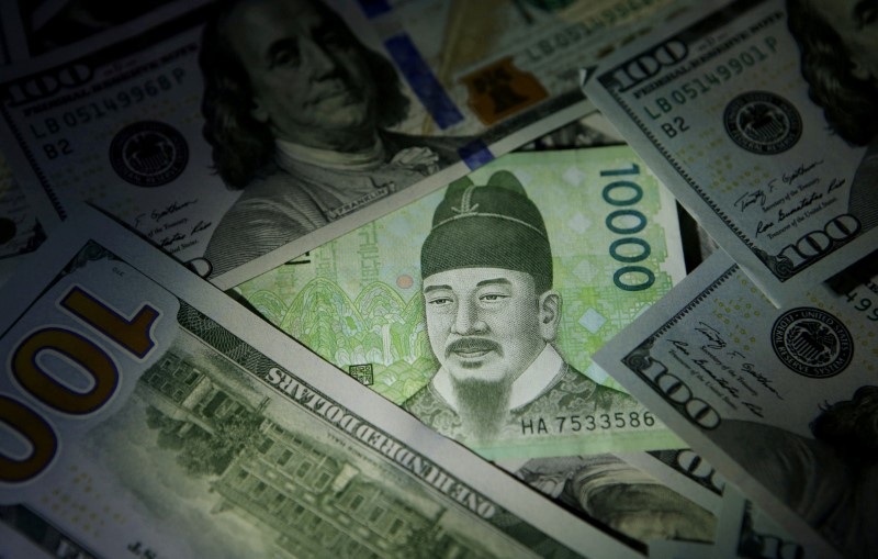 ⓒ Reuters.  원·달러 환율, 1110원대 훌쩍…두 달만에 최고치 급등