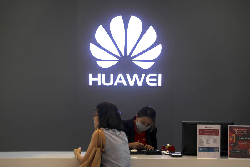 © Reuters. Huawei Forecasts Robust Smartphone Growth Despite Trump Ban