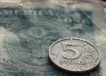 Курс доллара опустился ниже 78 рублей