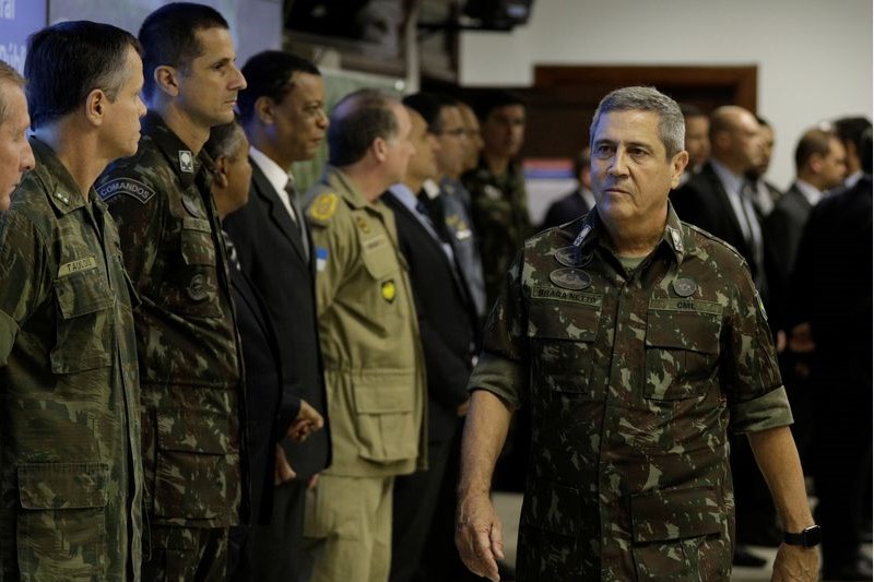 Braga Netto nega existência de leitos ociosos em hospitais militares