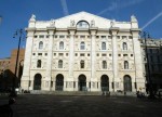 Borsa Milano chiude in lieve rialzo, denaro su banche, Tim, vola Astaldi