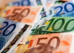 Euro, yen close higher