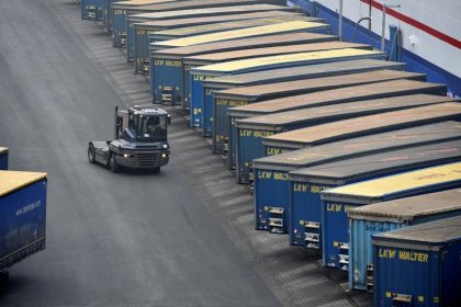 Euro zone trade booms in May, EU-Russia commerce surges
