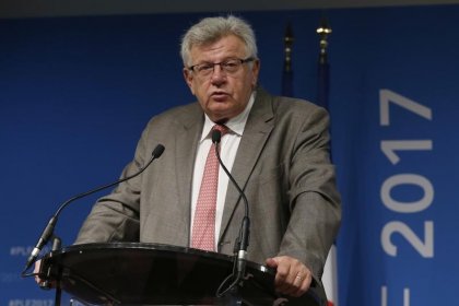 Le gouvernement "ment" sur les aides publiques au logement, selon Eckert