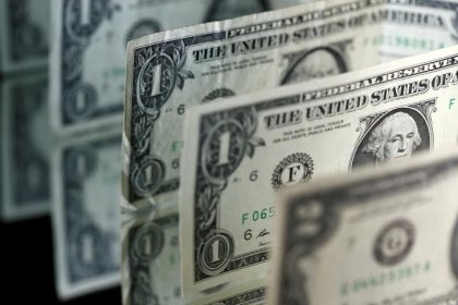 Доллар на пике двух недель к иене за счет роста доходности госбондов США
