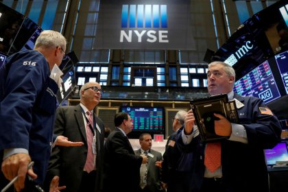 S&P 500 ekes out record high, turns higher after Fed Powell report