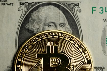 Big money stays away from booming bitcoin