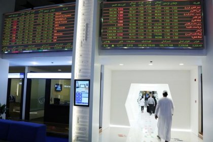 بورصات الخليج تتراجع رغم تعافي النفط وسهم حديد عز يرفع مصر