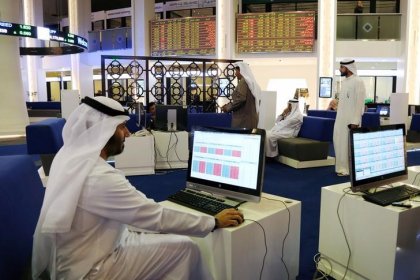 البورصة السعودية تتراجع قبل قرار فوتسي ومعظم أسواق الأسهم الخليجية تهبط