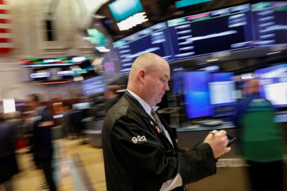 Trade tensions set for brighter U.S. corporate spotlight