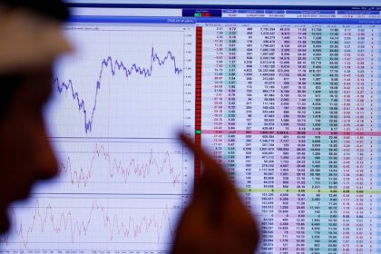 بورصة السعودية ترتفع رغم ضغوط على أسهم البتروكيماويات