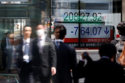Asia shares stricken by trade tension, dollar holds gains