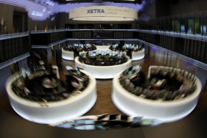 Rebond des actions, accalmie sur le commerce international