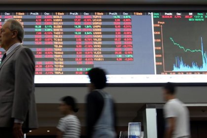 Ibovespa fecha em alta de 1% puxado por Petrobras e com menos aversão a risco no exterior