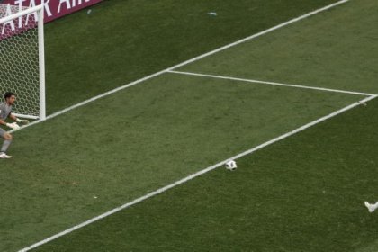 Kane comemora três gols pela Inglaterra e vira artilheiro da Copa do Mundo