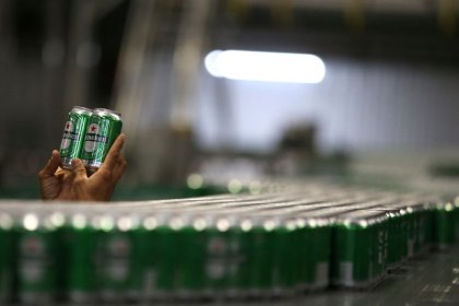 Bar by bar, Heineken battles AB Inbev in Brazil