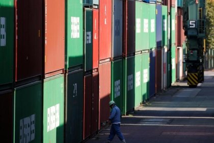 Japan ships fewer cars to U.S. as export growth slows