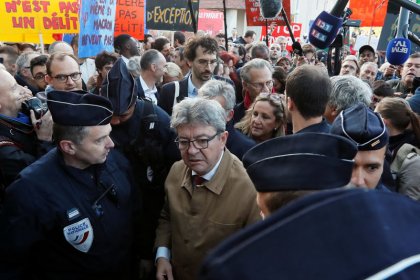 Mélenchon défend la thèse du "procès politique" à Bobigny