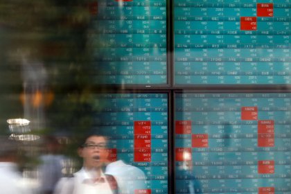 Global stocks recover but anxiety over trade talks lingers
