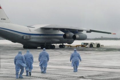 Власти РФ советуют гражданам не покидать страну из-за коронавируса