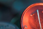 Рубль на 2-недельных максимумах в надежде на новые ограничения добычи нефти