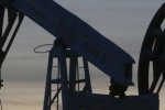 АНАЛИЗ-Обвал внутреннего рынка нефтепродуктов РФ - пролог к снижению добычи нефти