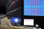 الشركات المالية ترفع قطر؛ وبيع في الأسهم القيادية يهبط بمصر
