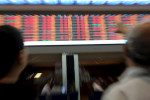 Ibovespa fecha acima dos 100 mil pontos e volta a patamar pré-pandemia