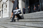 Borsa Milano positiva, bene auto, banche, oil, strappa Pirelli