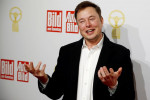 テスラのマスクCEO、SNL司会でアスペルガー症候群公表