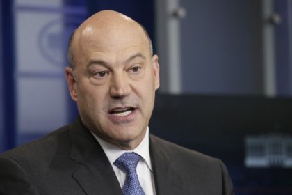 Usa, consigliere economico Cohn non lascia