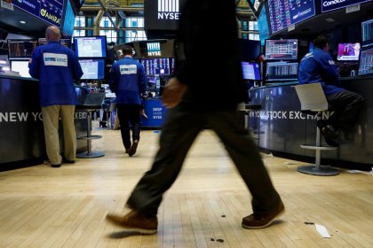 Wall Street finit en repli, Apple et la Fed pèsent