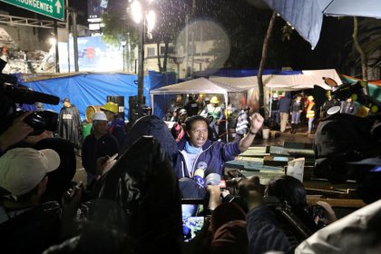 Exclusive - Mexico unlikely to find more quake survivors, emergency chief says