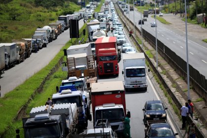 Klabin tem cadeia de produção afetada por greve de caminhoneiros