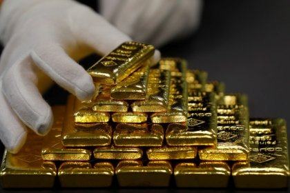 الذهب يرتفع بفضل تصيد الصفقات والأنظار على محادثات أمريكا والصين