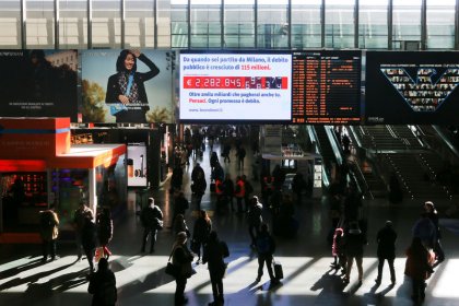 Euro, Italian bonds sold as EU warns on Italy budget