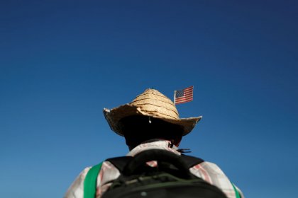 U.S. lays barbed wire at border as migrant caravan draws closer