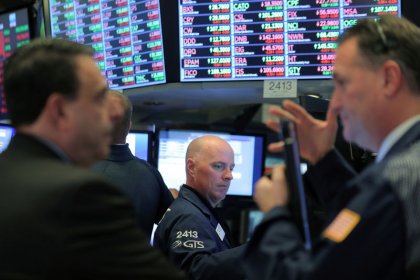 Wall Street climbs on hopes of easing trade tensions