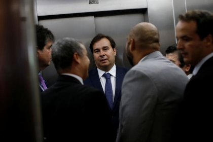 Ibovespa fecha em queda de mais de 3% com exterior desfavorável e cenário político no radar