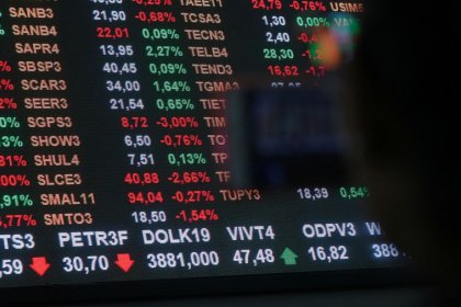 Ibovespa se segura acima de 100 mil pontos com Previdência e GPA