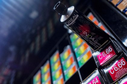 L'Oreal shares fall after weaker make-up demand weighs on sales
