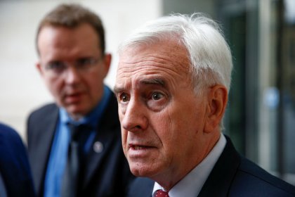 Los laboristas piden convocar el Parlamento británico para lidiar con la crisis del Brexit
