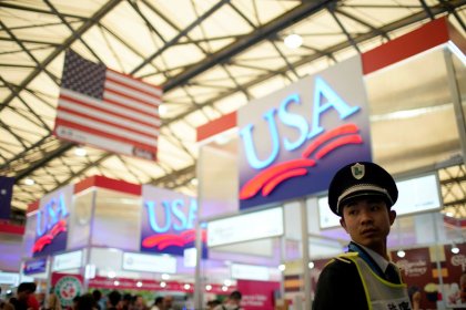 Китай и США приступили к введению новых пошлин на фоне обострения торговой войны