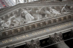Borsa Usa in rialzo su firma ordini anti-crisi; focus su ulteriori stimoli